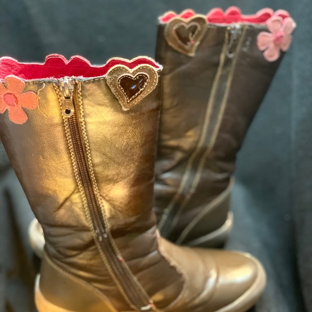 Boots - Picture 3 of 5